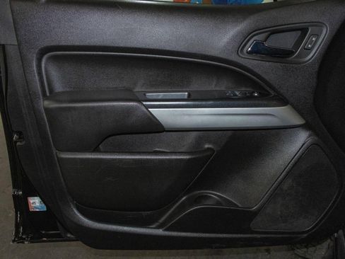 Used 2018 Chevrolet Colorado ZR2 w/ ZR2 Midnight Special Edition image 9