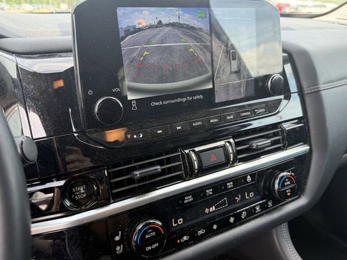 Used 2025 Nissan Pathfinder Platinum FWD image 21