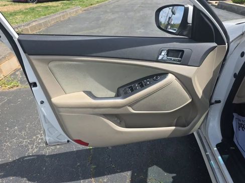 Used 2012 Kia Optima Hybrid Sedan 4D w/ Hybrid Convenience Pkg image 9