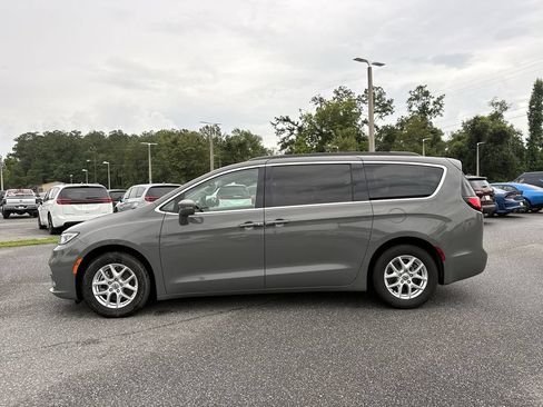 Used 2022 Chrysler Pacifica Touring-L FWD image 8