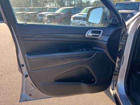 Certified 2019 Jeep Grand Cherokee Laredo image 18