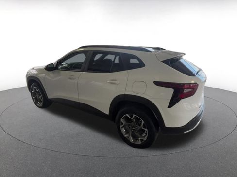 Used 2025 Chevrolet Trax LT image 10