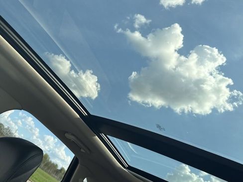 Used 2019 Ford Edge Titanium w/ Equipment Group 301A AWD/4WD image 46