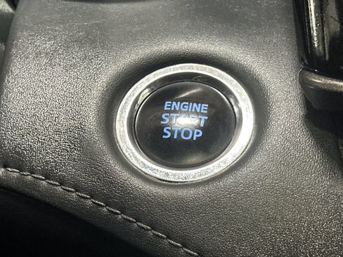 Used 2022 Toyota Highlander XLE AWD/4WD image 34