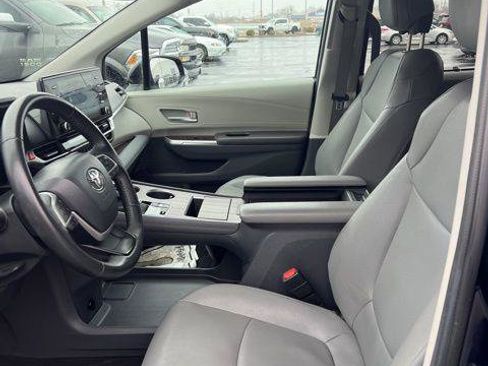 Certified 2024 Toyota Sienna XLE image 6