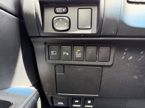 Used 2017 Lexus ES 300h FWD image 18