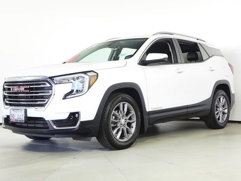 Used 2022 GMC Terrain SLT image 2