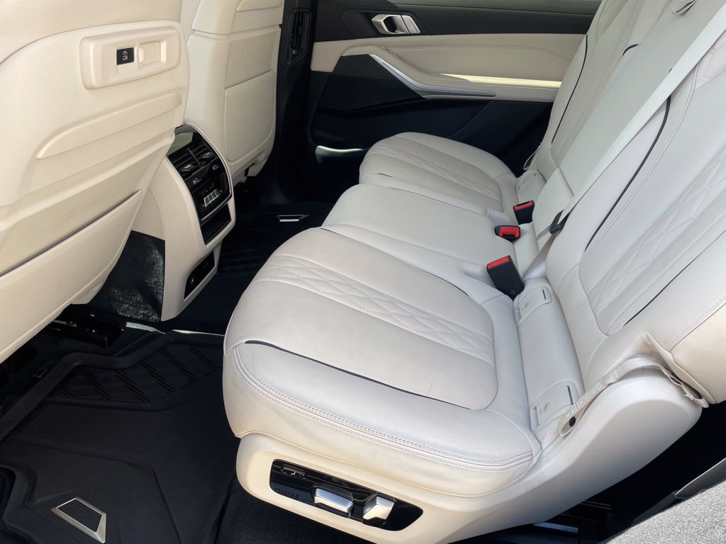 Used 2022 BMW X7 xDrive40i w/ Parking Assistance Package AWD/4WD image 18