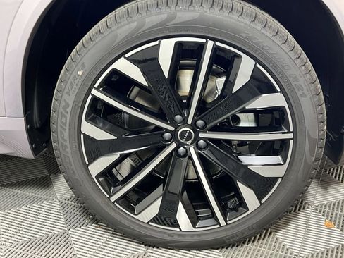 New 2026 Volvo XC90 B6 Plus w/ Protection Package Premier AWD/4WD image 17