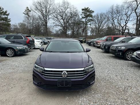 Used 2019 Volkswagen Jetta SE FWD image 2