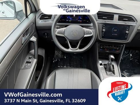 Certified 2022 Volkswagen Tiguan SE FWD image 14