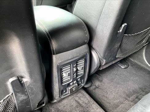 Used 2014 Jeep Grand Cherokee Overland image 29