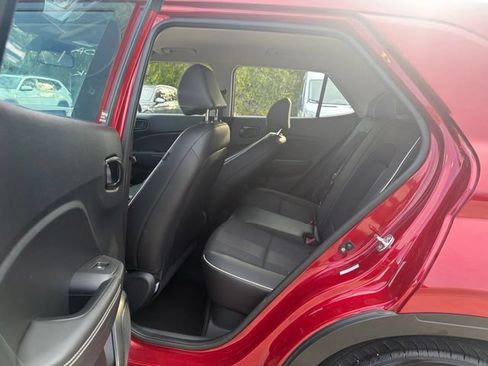 Used 2024 Hyundai Venue Limited FWD image 18