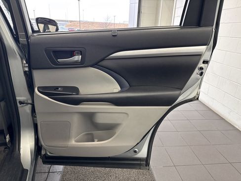 Used 2019 Toyota Highlander XLE image 51