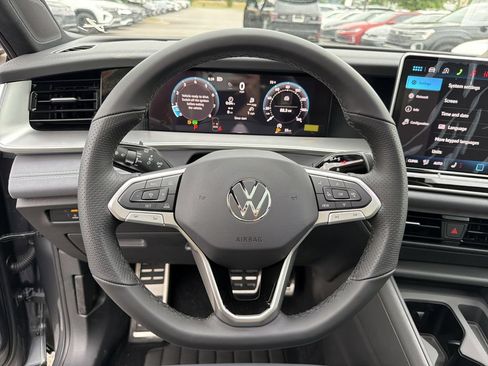 New 2026 Volkswagen Tiguan SE R-Line FWD image 24