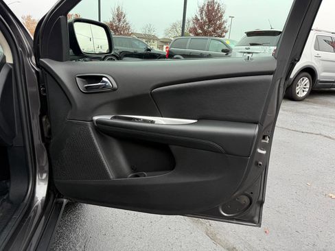 Used 2020 Dodge Journey SE w/ SE Popular Equipment Group image 23