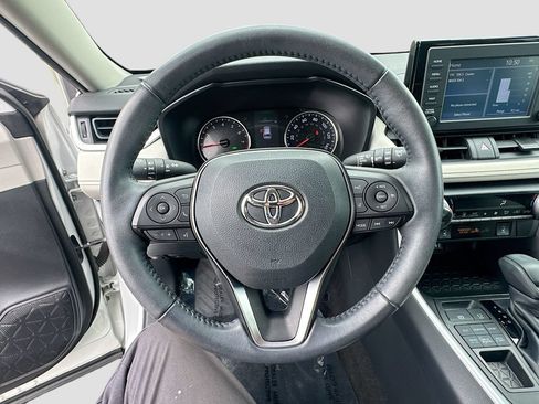 Used 2019 Toyota RAV4 XLE AWD/4WD image 7