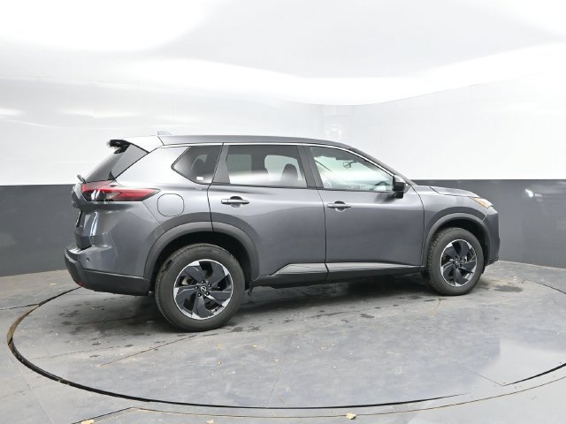Used 2025 Nissan Rogue SV AWD/4WD image 2