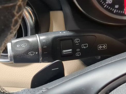 Used 2019 Mercedes-Benz GLA 250 4MATIC image 31