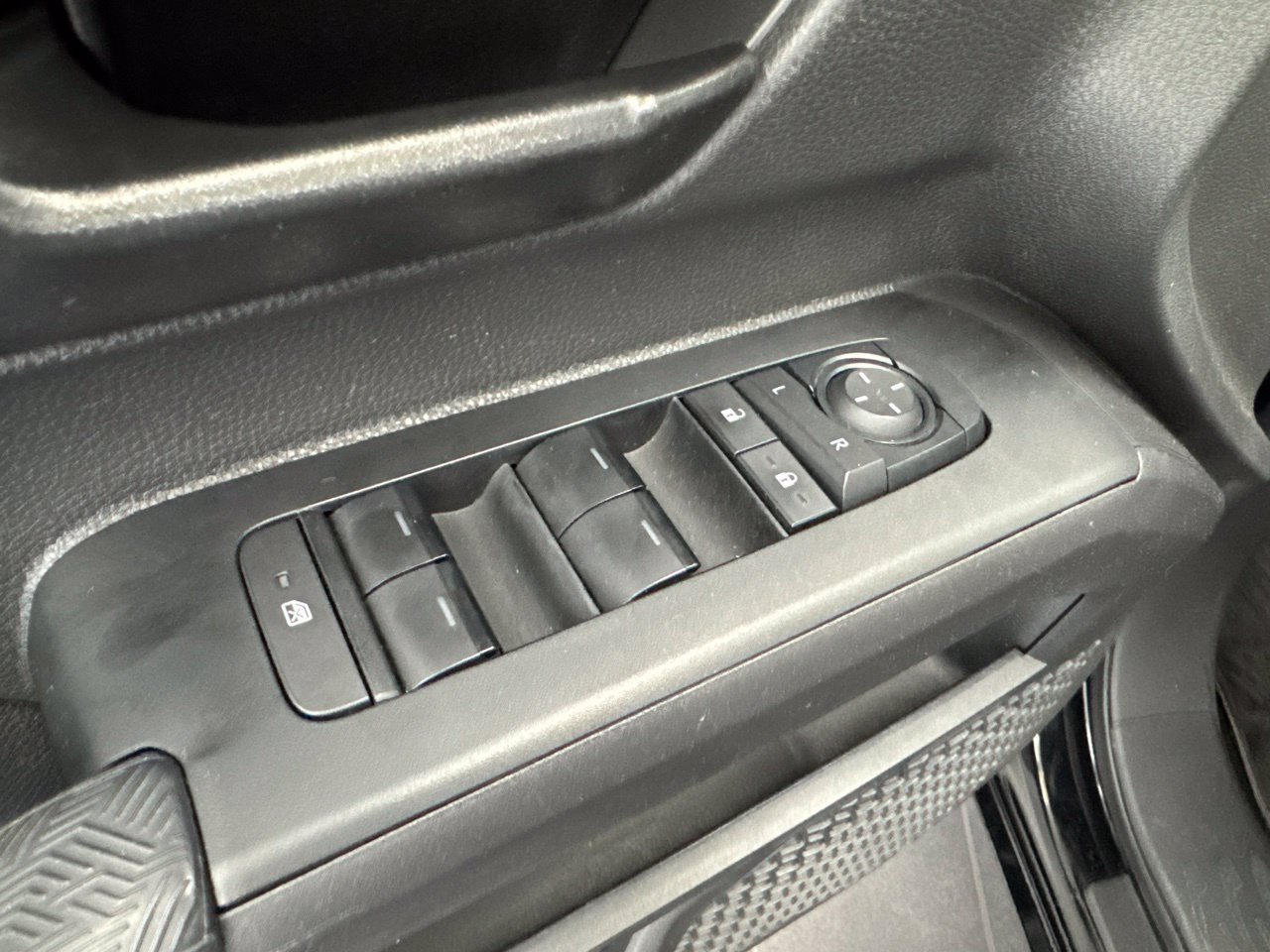 Used 2024 Toyota Tacoma SR5 AWD/4WD image 35