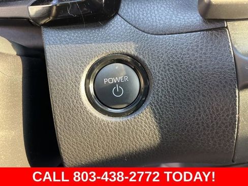 Used 2025 Toyota Camry SE w/ Convenience Package image 21
