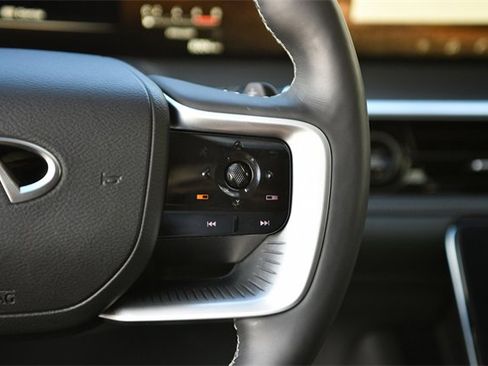 Used 2025 INFINITI QX80 Luxe image 9