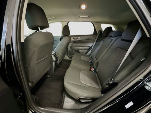 Used 2025 Kia Sportage LX image 28