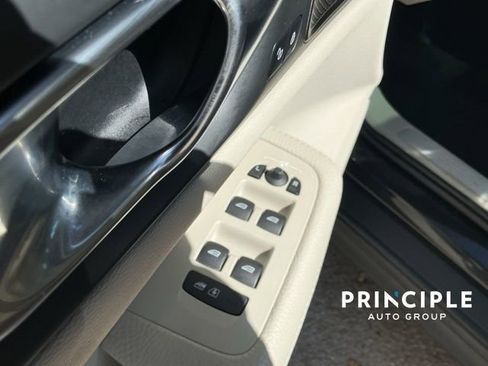 Used 2020 Volvo V60 T5 Cross Country image 23