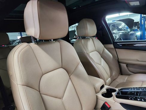 Used 2021 Porsche Macan image 12