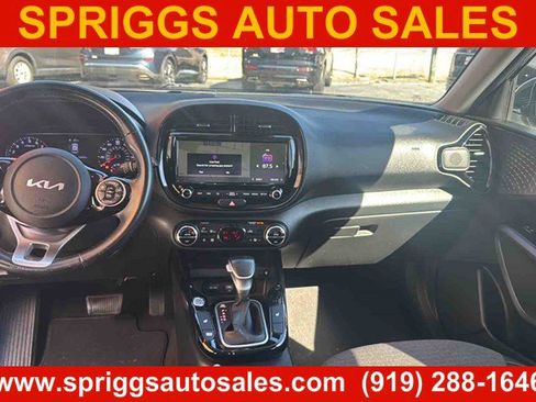 Used 2022 Kia Soul EX FWD image 5