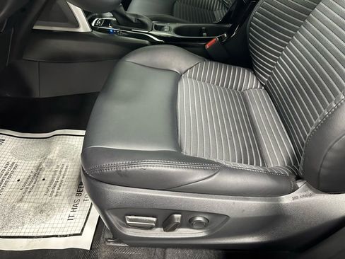 Used 2025 Toyota Corolla Cross AWD Hybrid w/ Convenience Package image 13