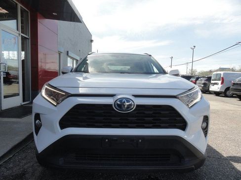 Used 2020 Toyota RAV4 XLE w/ Convenience Package AWD/4WD image 3