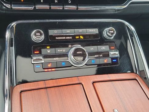 Used 2023 Lincoln Navigator Reserve image 21