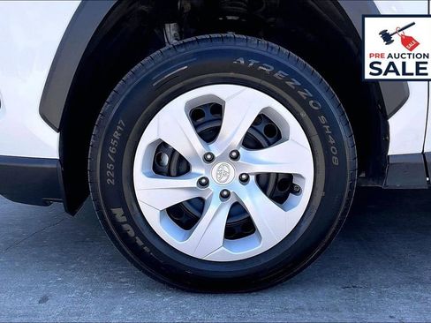 Used 2024 Toyota RAV4 LE AWD/4WD image 9