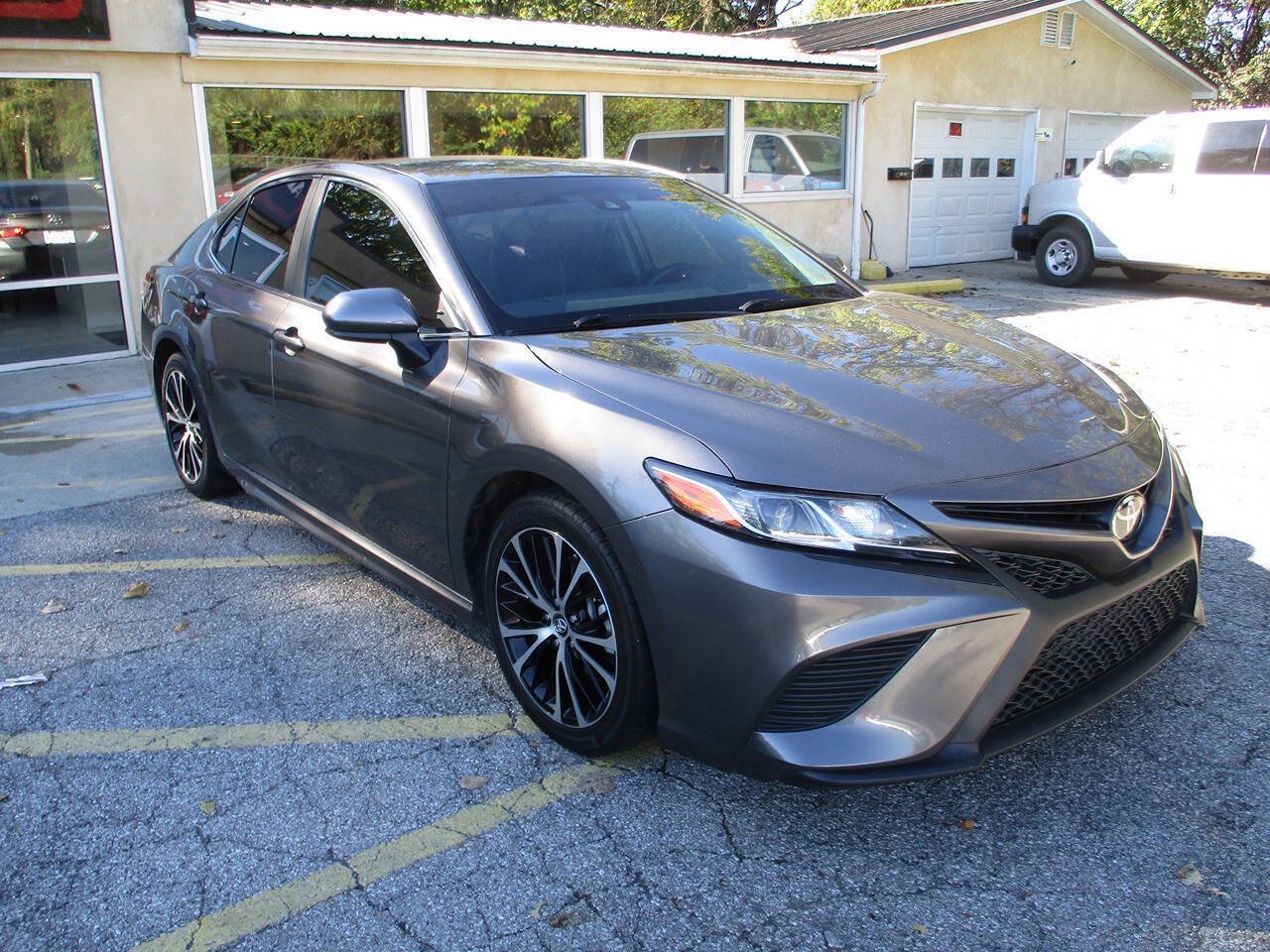 Used 2018 Toyota Camry SE FWD image 4