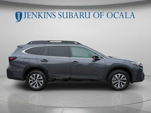 Used 2025 Subaru Outback Premium AWD/4WD image 2