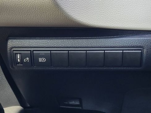 Used 2025 Toyota Corolla LE image 22