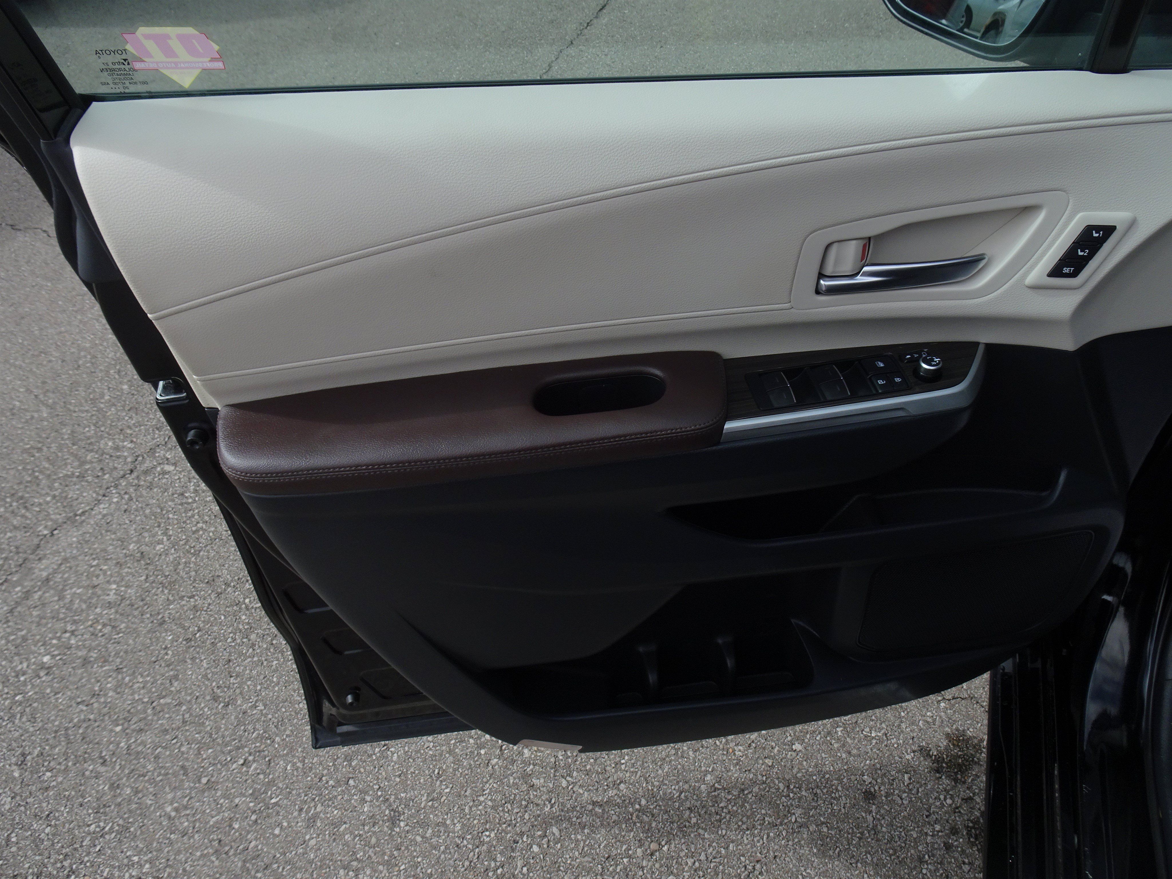 Used 2021 Toyota Sienna Platinum FWD image 12