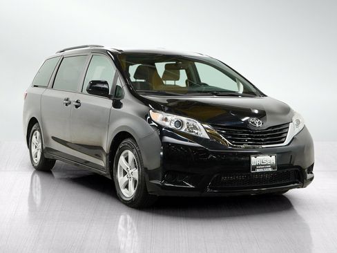 Used 2017 Toyota Sienna LE FWD image 7