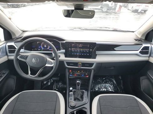 New 2026 Volkswagen Taos SE image 25