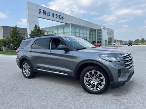 Used 2025 Ford Explorer Active w/ Active Comfort Package image 1