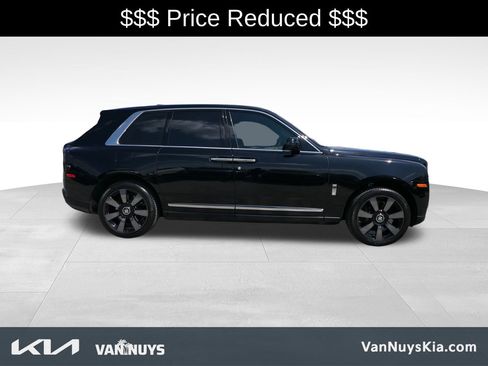 Used 2022 Rolls-Royce Cullinan image 2