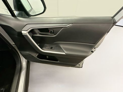 Used 2025 Toyota RAV4 LE AWD/4WD image 32