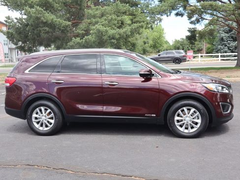 Used 2016 Kia Sorento LX w/ LX Convenience Package AWD/4WD image 3