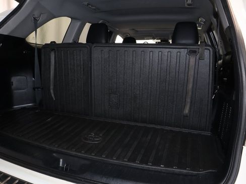 Used 2018 Toyota Highlander XLE image 18