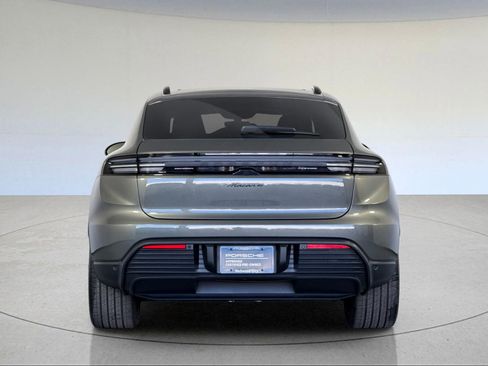 Used 2025 Porsche Macan 4 Electric image 7
