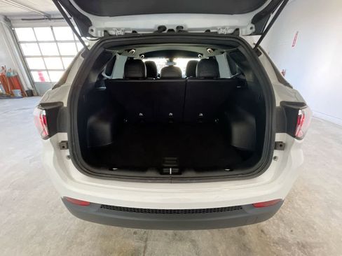 Used 2024 Jeep Compass Latitude image 23