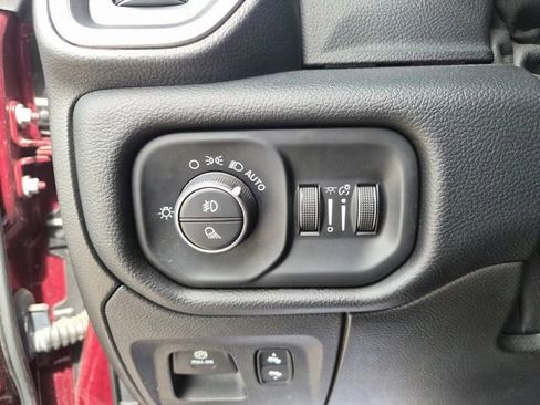 Used 2019 RAM 1500 Big Horn AWD/4WD image 14