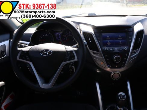 Used 2016 Hyundai Veloster FWD image 17