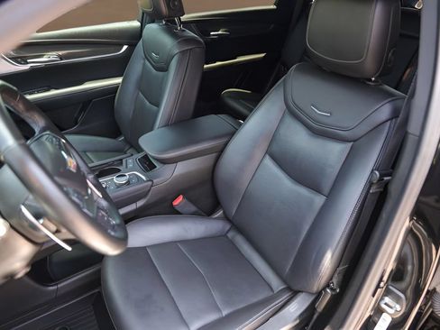 Used 2023 Cadillac XT5 Sportv w/ Technology Package AWD/4WD image 7